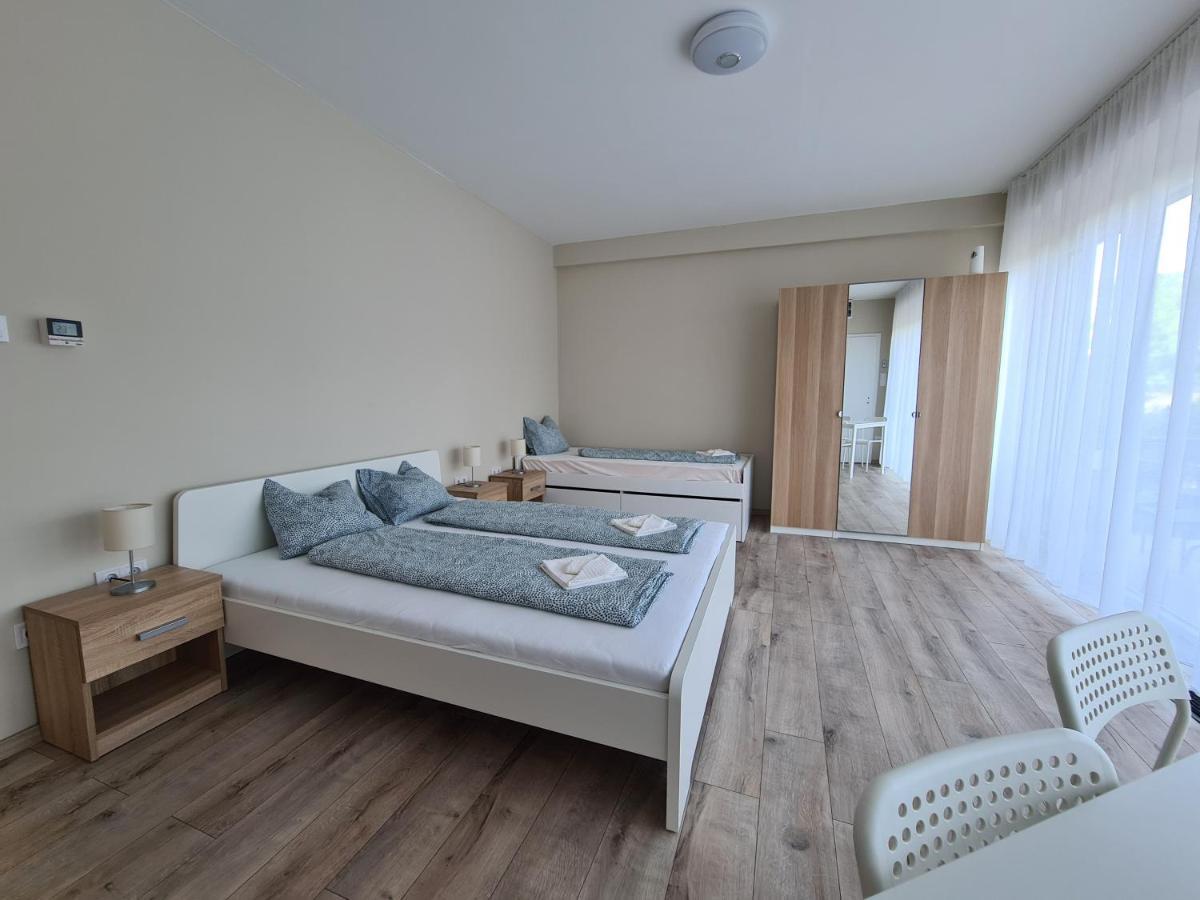 Oet Fenyo Apartmanhaz Siófok Exteriör bild