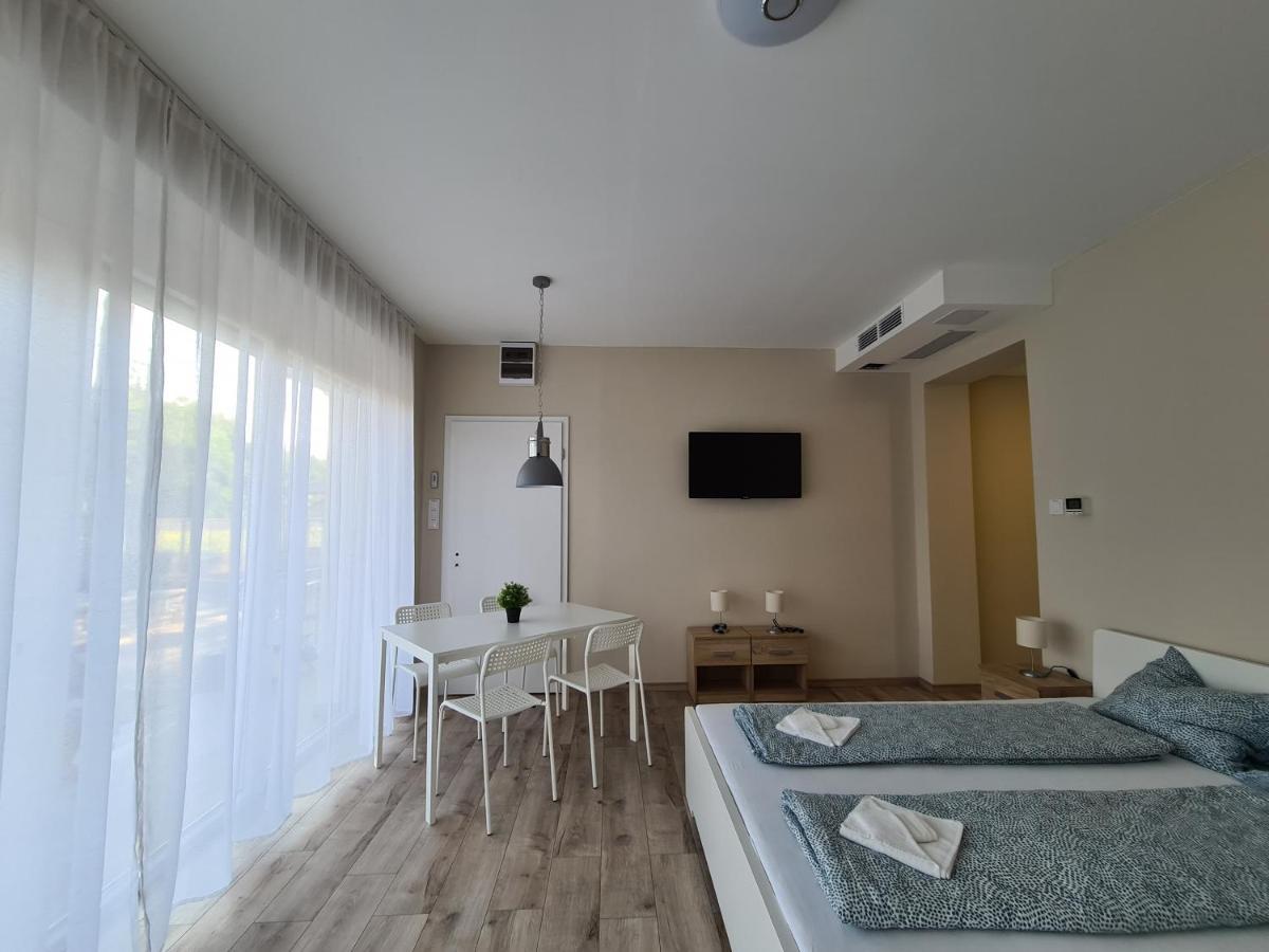 Oet Fenyo Apartmanhaz Siófok Exteriör bild