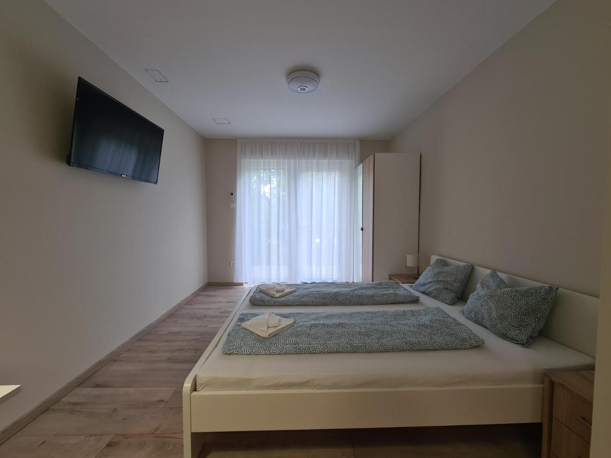 Oet Fenyo Apartmanhaz Siófok Exteriör bild
