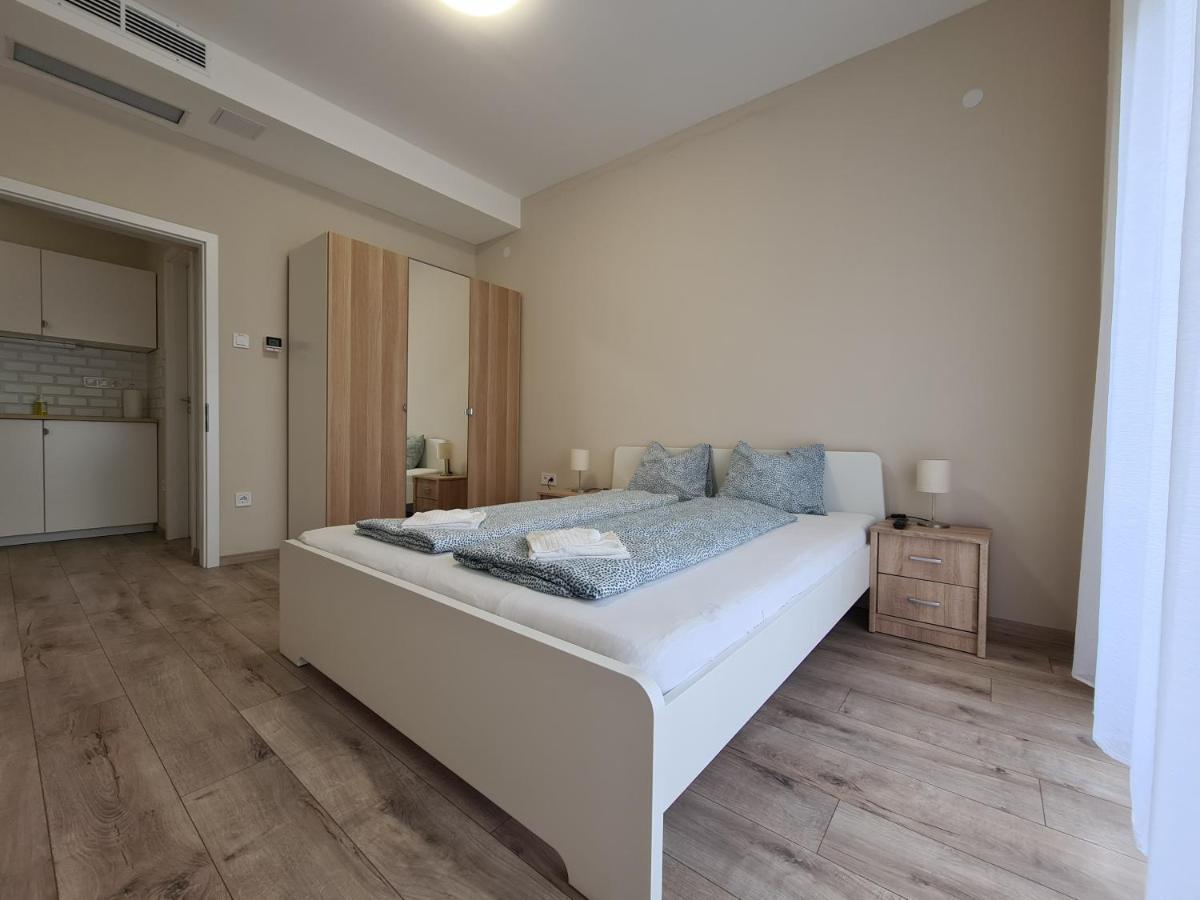 Oet Fenyo Apartmanhaz Siófok Exteriör bild
