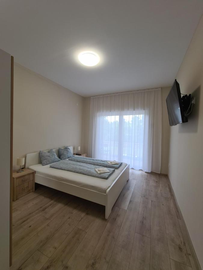 Oet Fenyo Apartmanhaz Siófok Exteriör bild