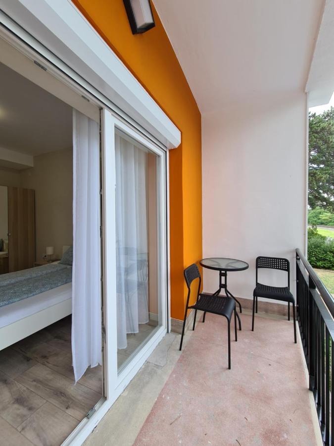Oet Fenyo Apartmanhaz Siófok Exteriör bild
